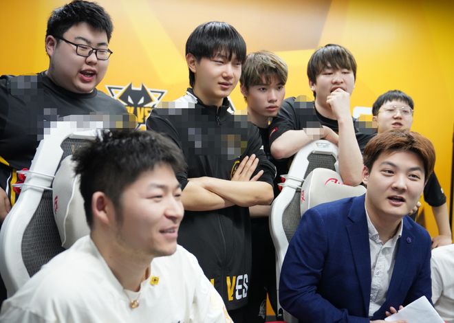 Spirit 和 Astralis 晋级 BLAST Bounty Fall 2025：封闭预选赛的下一轮