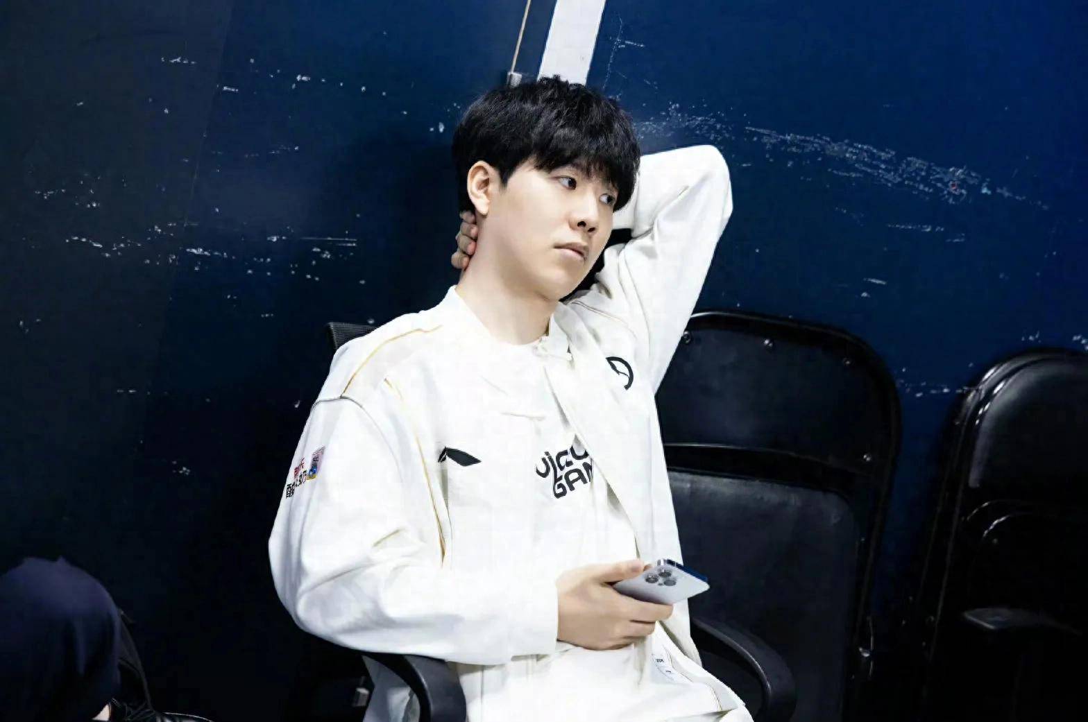 HObbit发文庆祝家乡将要举行大型线下比赛