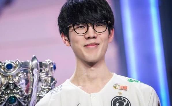 CSGO BLAST秋季赛第二日：节目效果拉满